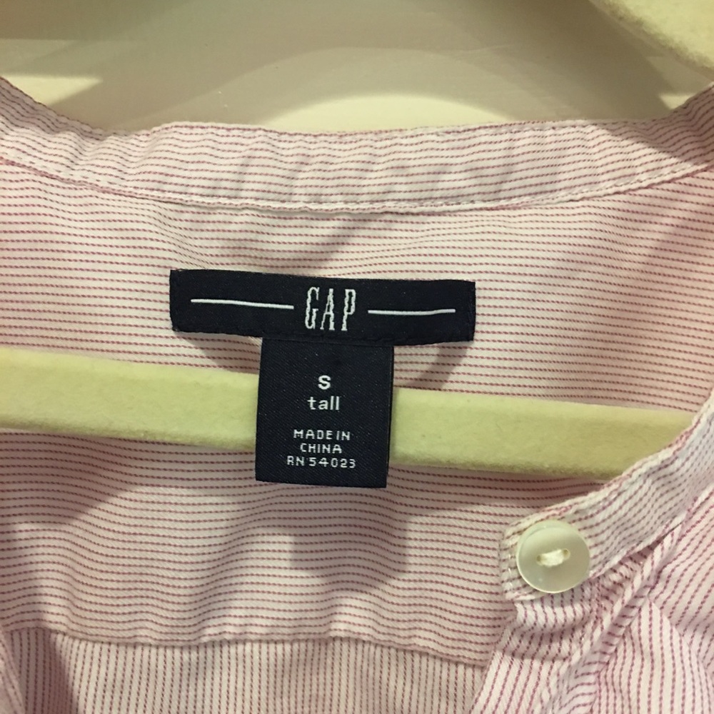 GAP Ruffled Button Up - Picture 3 of 5